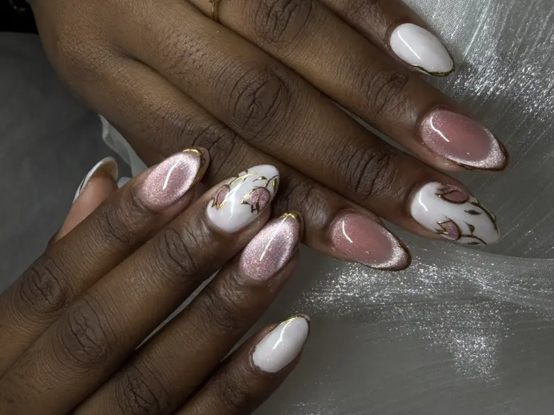 Almond medium nails with cat eye pink floral finish