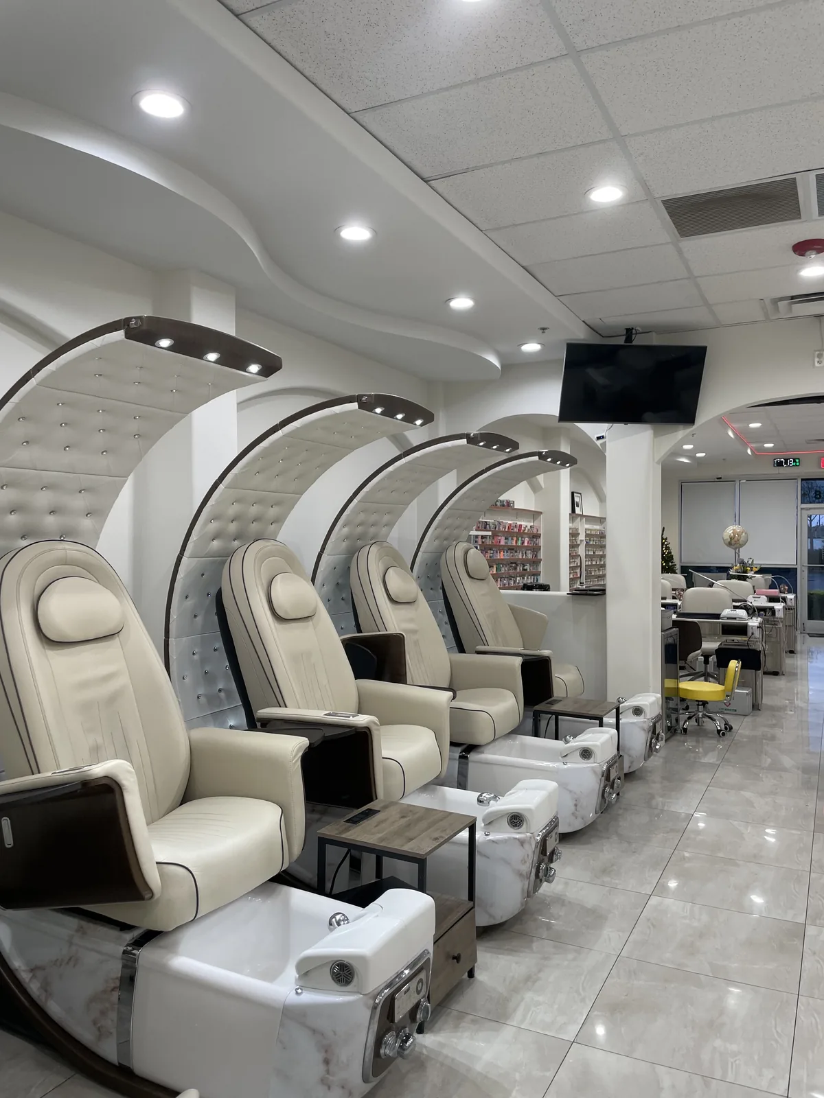 Clean luxury pedicure chairs at Trust Nails & Spa Kissimmee
